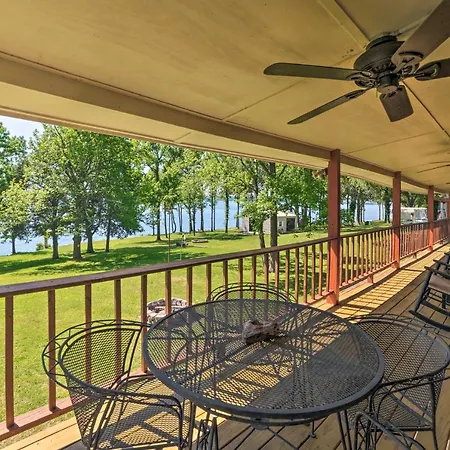 Waterfront Tennessee Home On Kentucky Lake With Deck